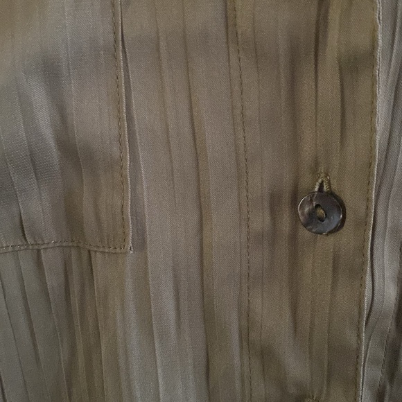 Anthropologie size medium Olive green two pocket collared blouse - Picture 4 of 8